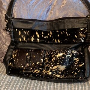 Elegant Black and Gold Women's Shoulder Myan bag